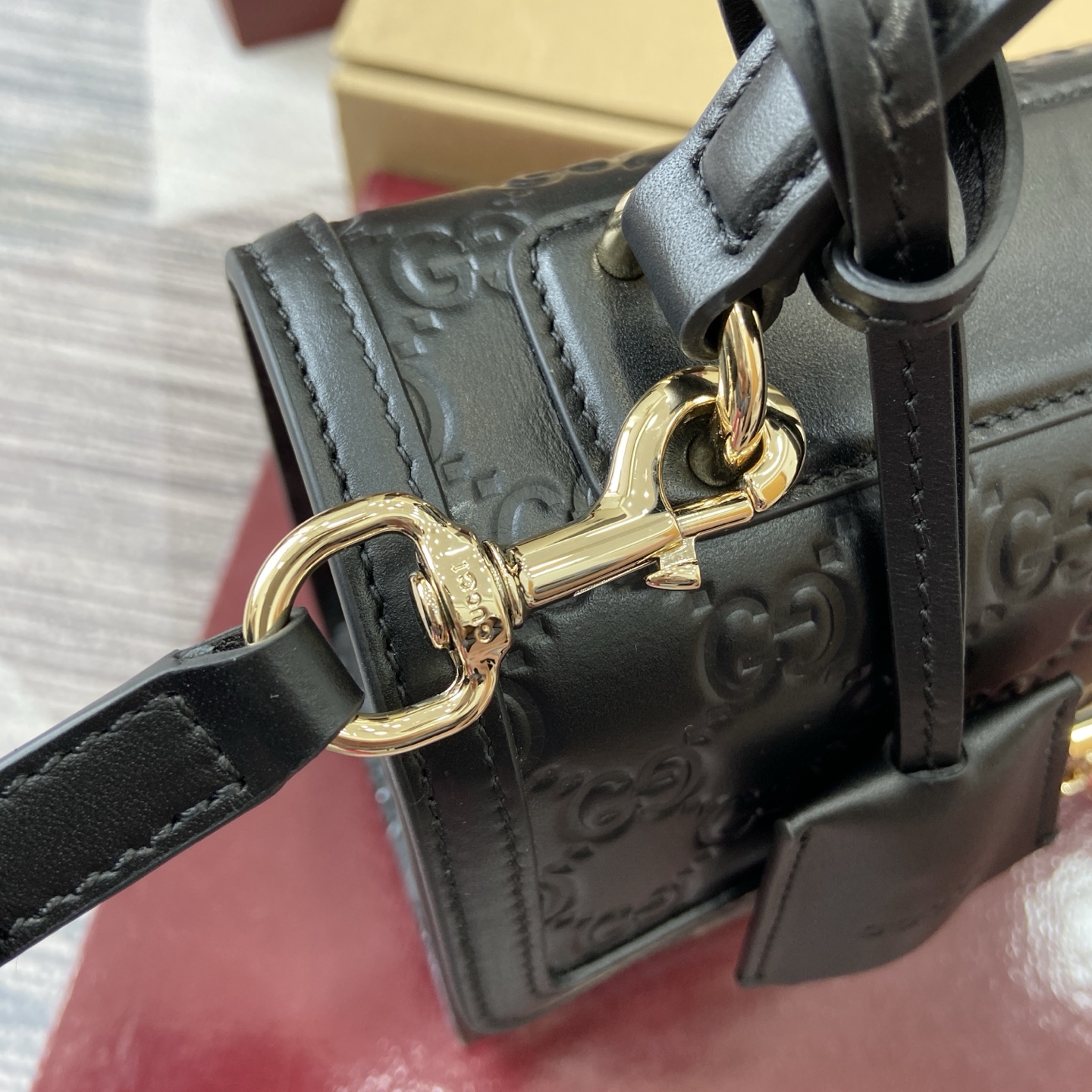Gucci Padlock Black Embossed Leather Top Handle Bag - Stylish & Versatile 12 i1756375914382 8087 0 5