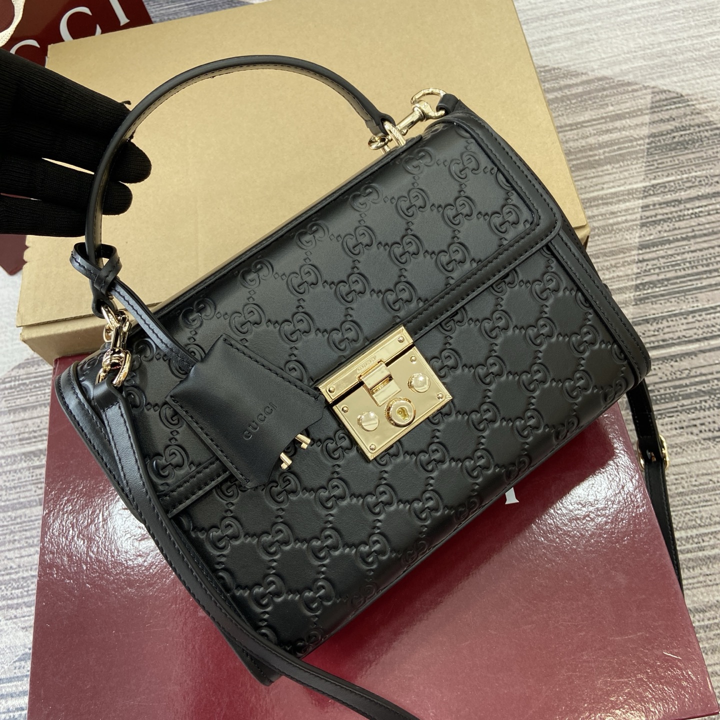 Gucci Padlock Black Embossed Leather Top Handle Bag - Stylish & Versatile 2 i1756375914410 421 0 6