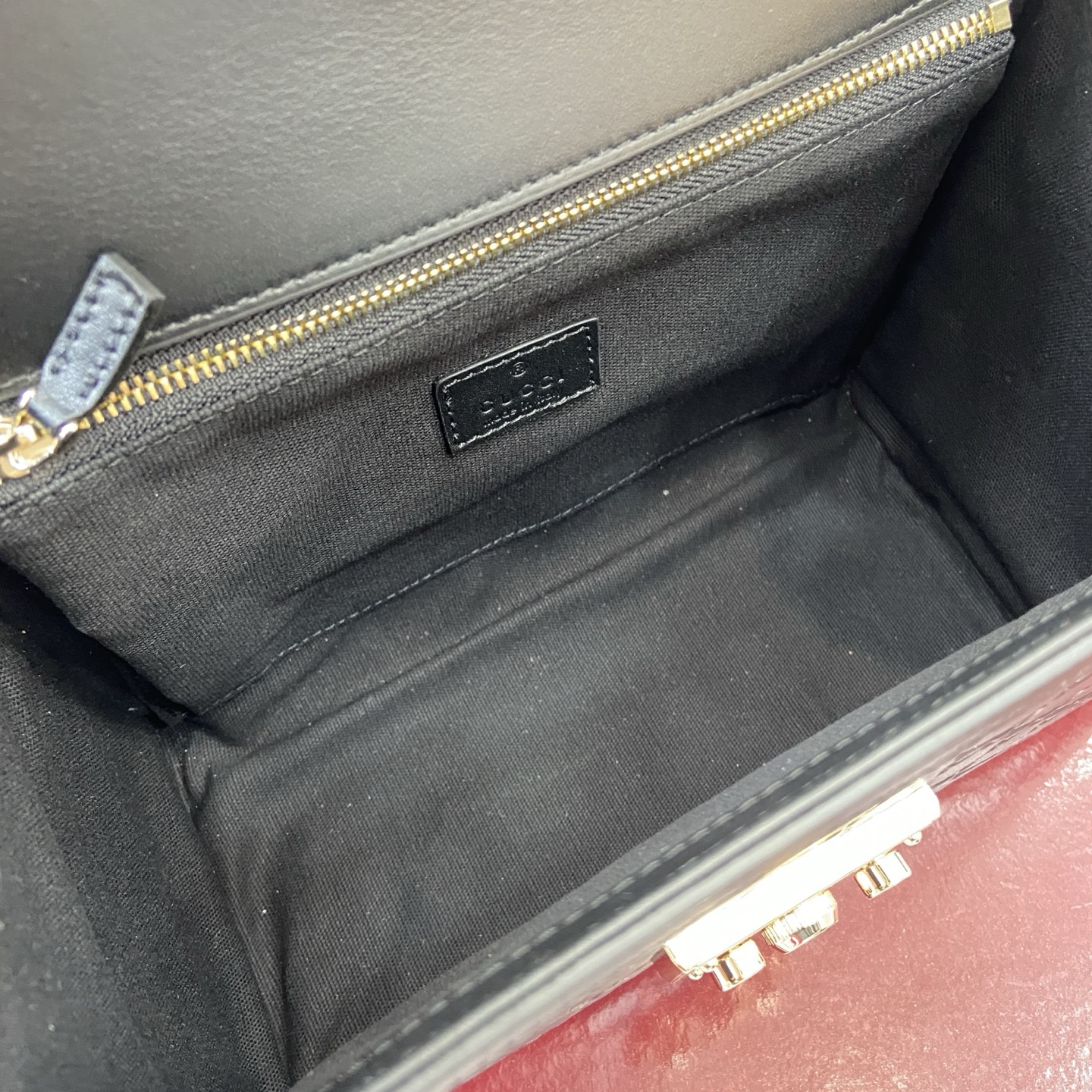 Gucci Padlock Black Embossed Leather Top Handle Bag - Stylish & Versatile 10 i1756375914501 9504 0 10