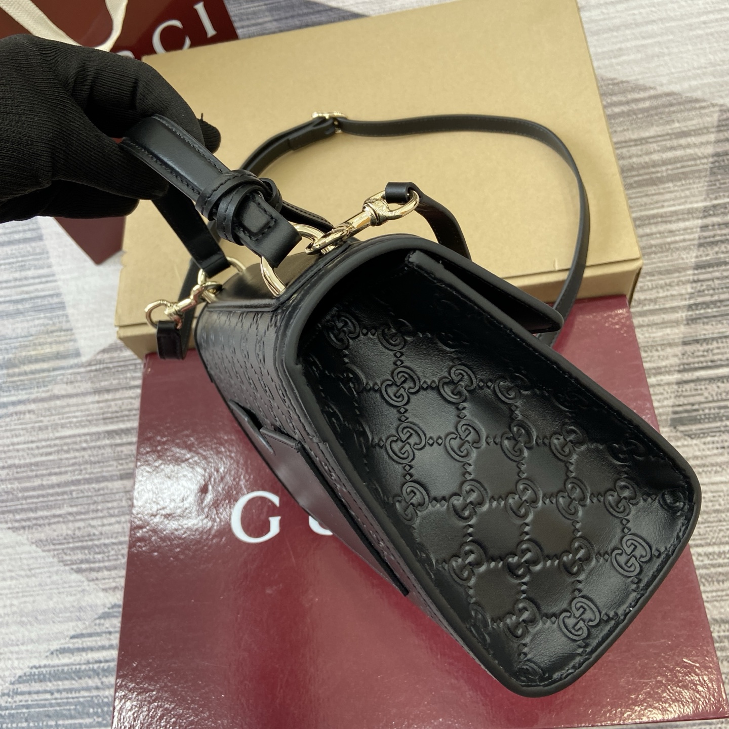 Gucci Padlock Black Embossed Leather Top Handle Bag - Stylish & Versatile 5 i1756375914528 4116 0 3