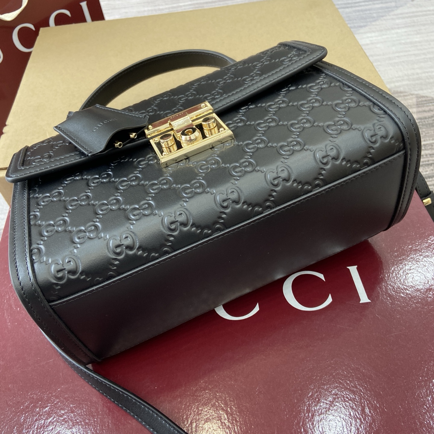 Gucci Padlock Black Embossed Leather Top Handle Bag - Stylish & Versatile 8 i1756375915616 7347 0 8