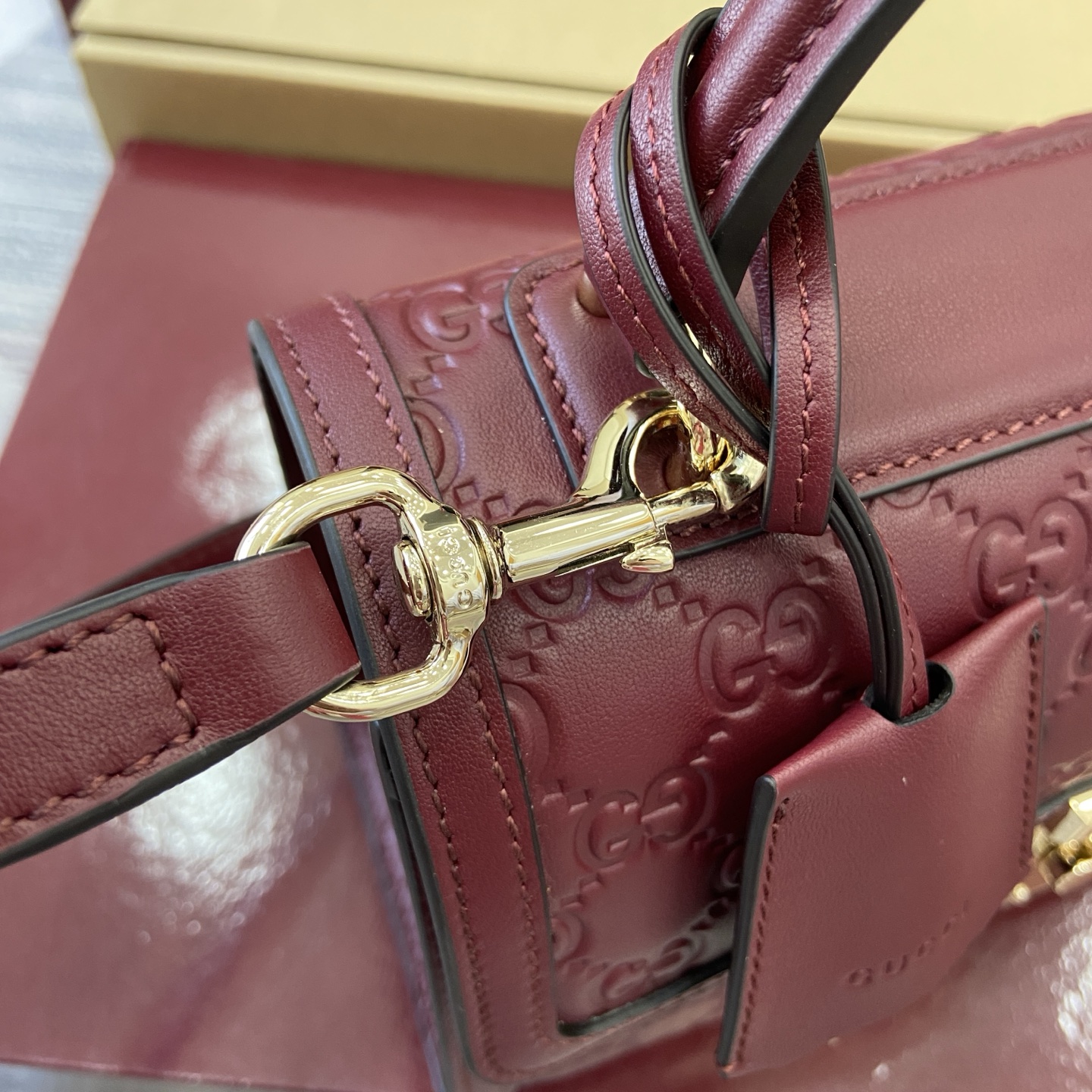Gucci Padlock Embossed Leather Top Handle Bag - Ancora Red, 26 cm 7 i1756529830818 4882 0 7