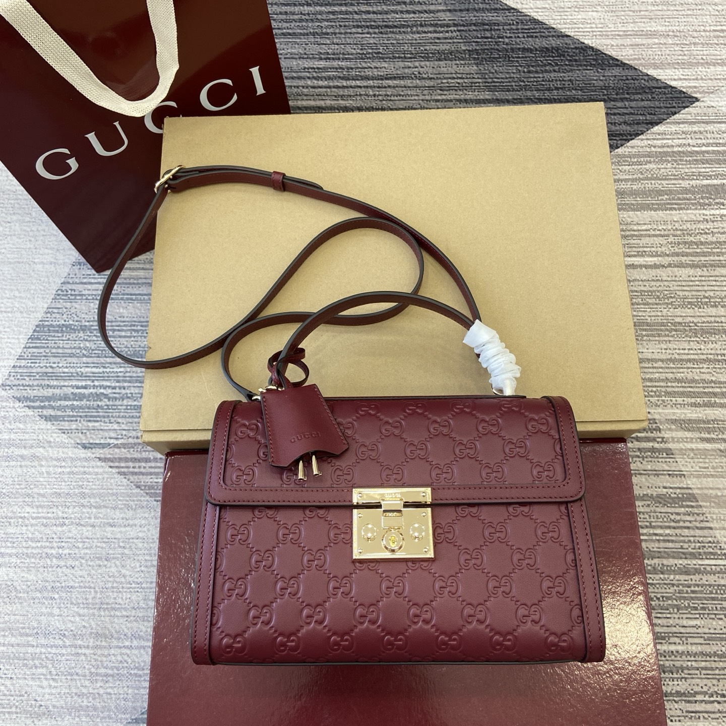 Gucci Padlock Embossed Leather Top Handle Bag - Ancora Red, 26 cm 2 i1756529835179 3208 0 0