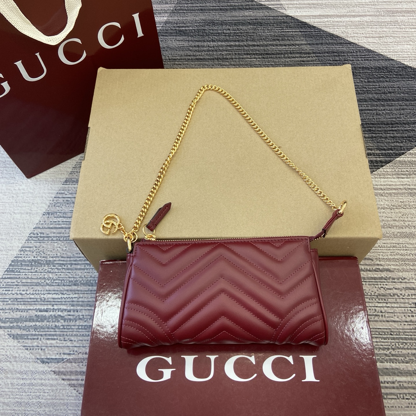 Gucci Marmont Small Shoulder Bag in Red Leather with Gold Chain 3 i1756786202844 6317 0 0