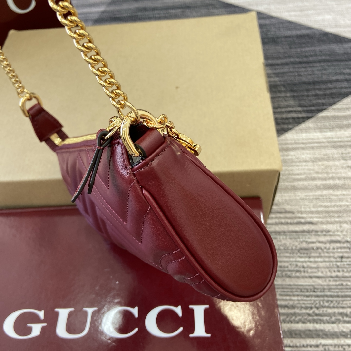 Gucci Marmont Small Shoulder Bag in Red Leather with Gold Chain 5 i1756786202957 9884 0 2