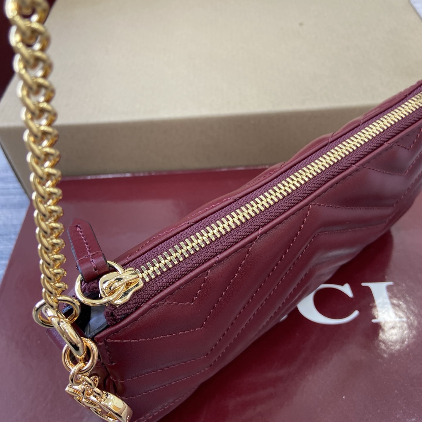 Gucci Marmont Small Shoulder Bag in Red Leather with Gold Chain 13 i1756786206796 8283 0 6