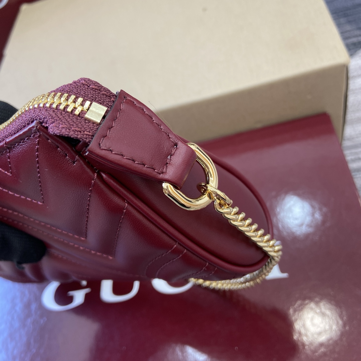 Gucci Marmont Small Shoulder Bag in Red Leather with Gold Chain 7 i1756786206822 5599 0 7