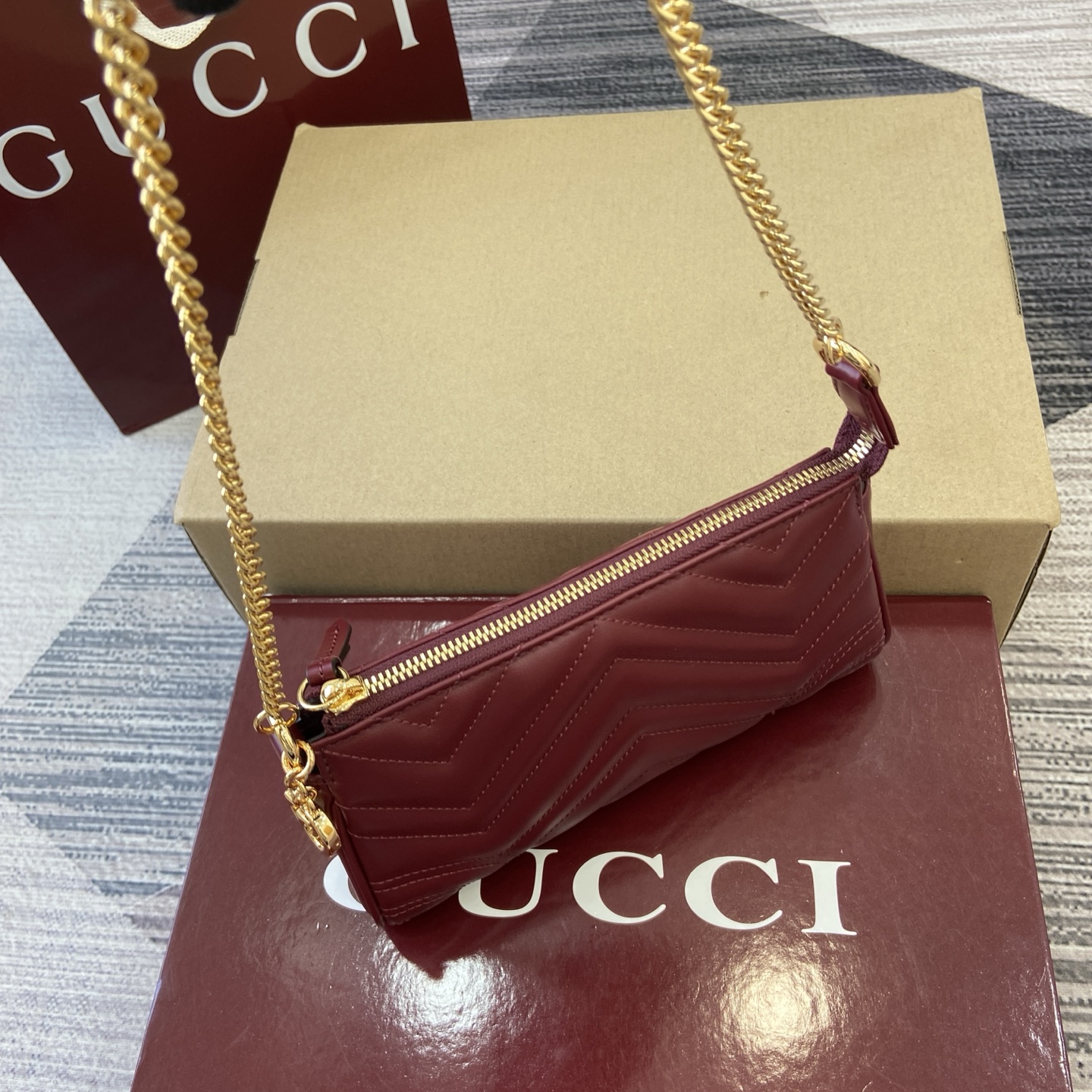 Gucci Marmont Small Shoulder Bag in Red Leather with Gold Chain 6 i1756786208305 507 0 3