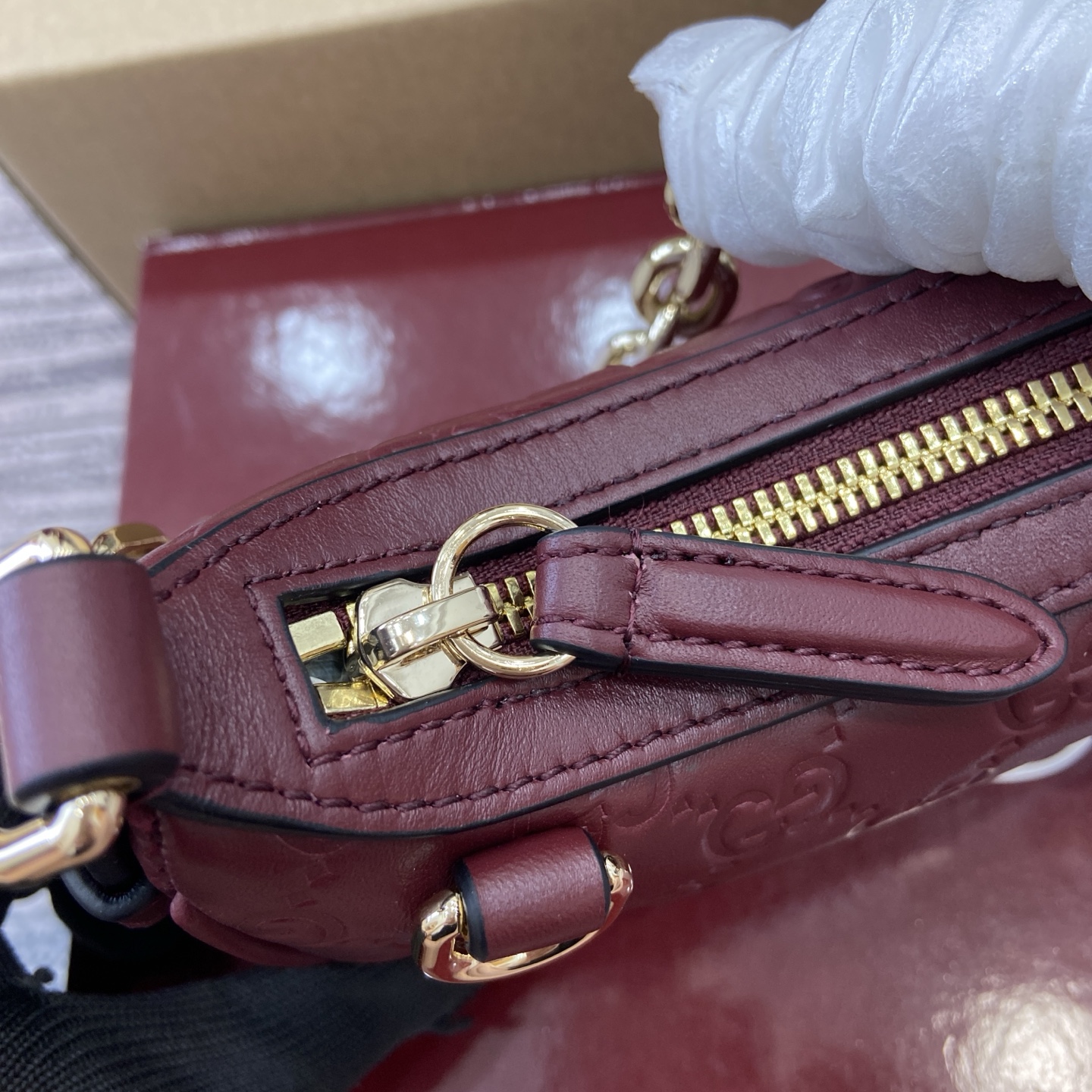 Gucci Emblem Small Shoulder Bag in Ankara Red Embossed Leather with Chain Strap 12 i1757309073330 9222 0 4
