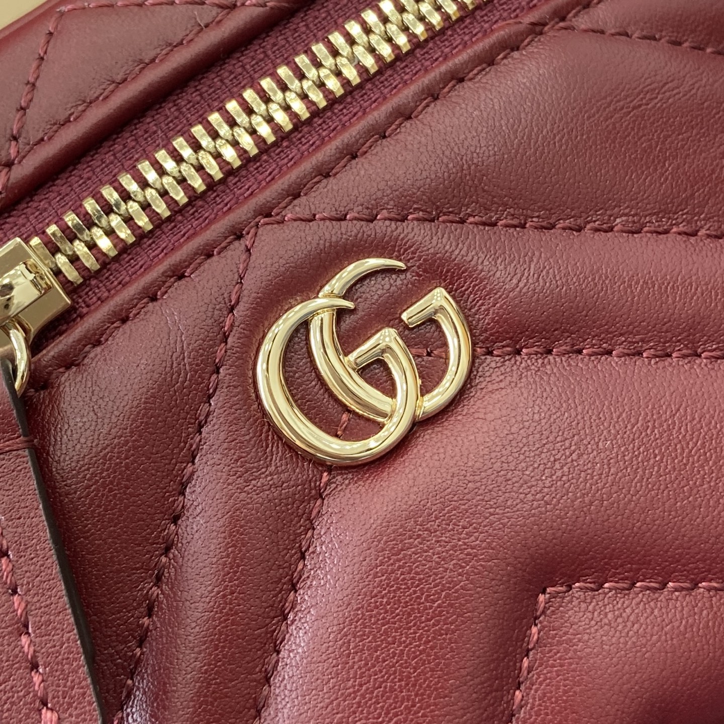 Gucci Marmont Chain Top Handle Bag Quilted Leather Red 15 cm 7 i1757578916644 8683 0 5