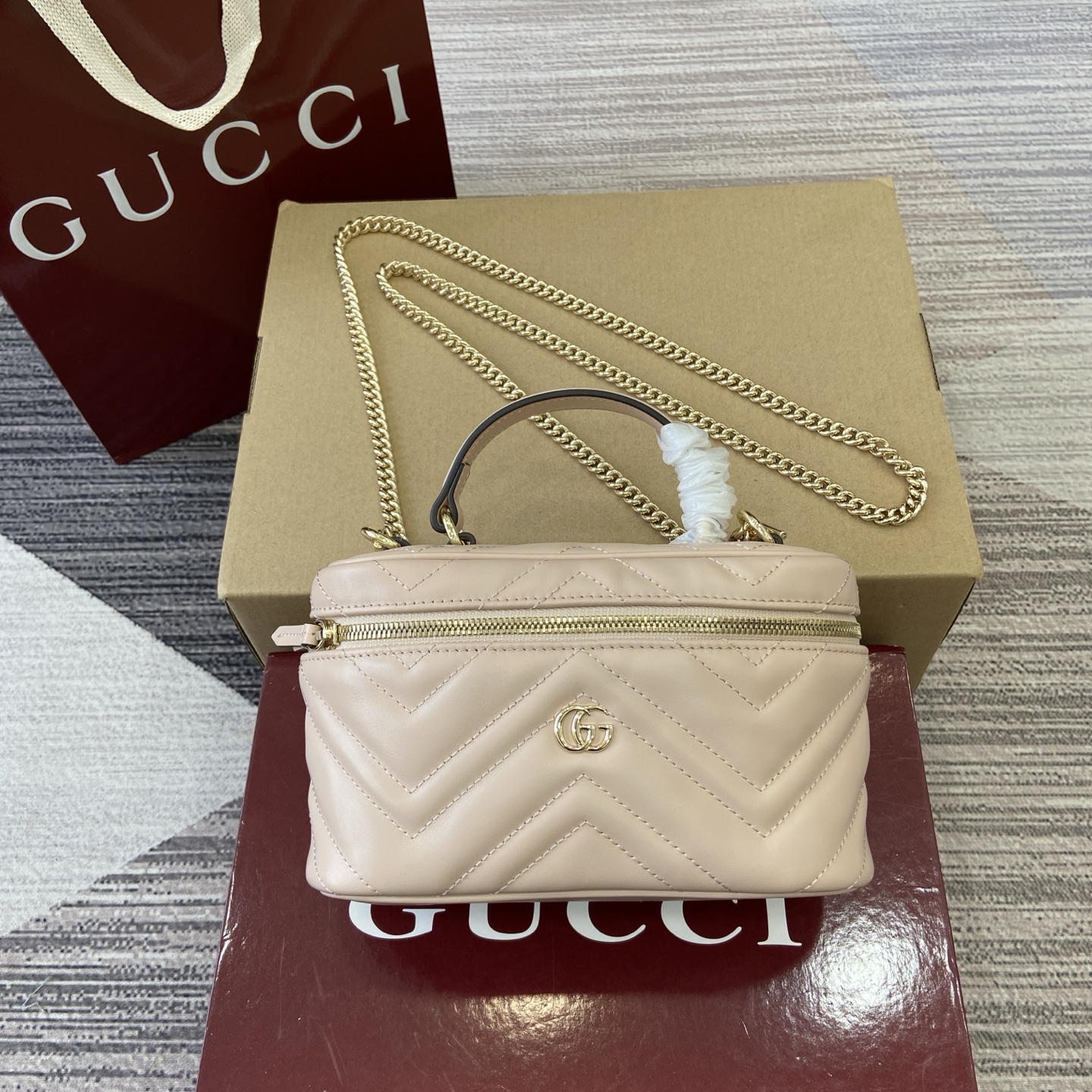 Gucci Marmont Chain Cosmetic Bag Light Pink Leather, 19 cm 3 i1757655715083 1546 0 0