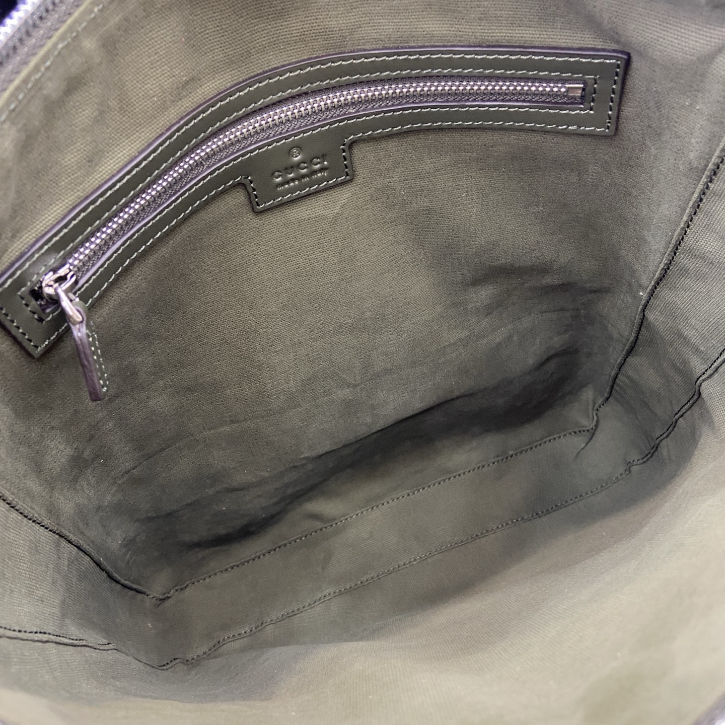 Gucci Supreme Canvas Crossbody Bag - Style & Functionality Combined 9 i1757655734387 2537 0 8