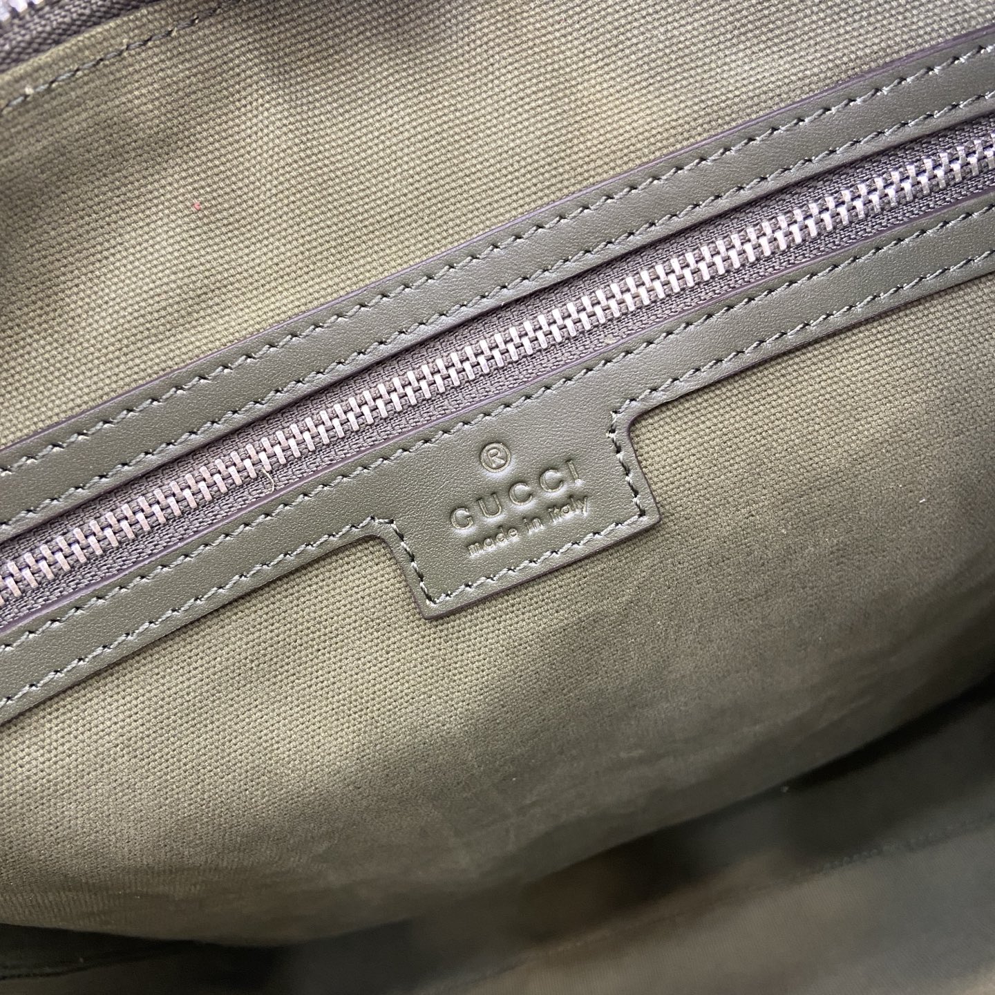 Gucci Supreme Canvas Crossbody Bag - Style & Functionality Combined 10 i1757655735812 760 0 9