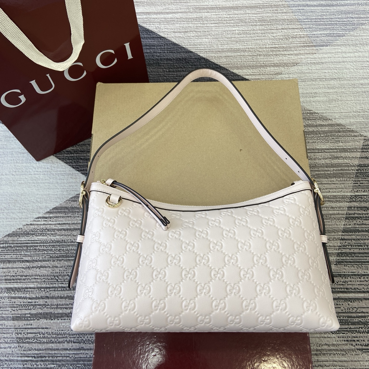 Gucci Emblem Embossed Leather Shoulder Bag, Light Pink, 30cm x 19cm x 11cm 2 i1758184560137 8382 0 0