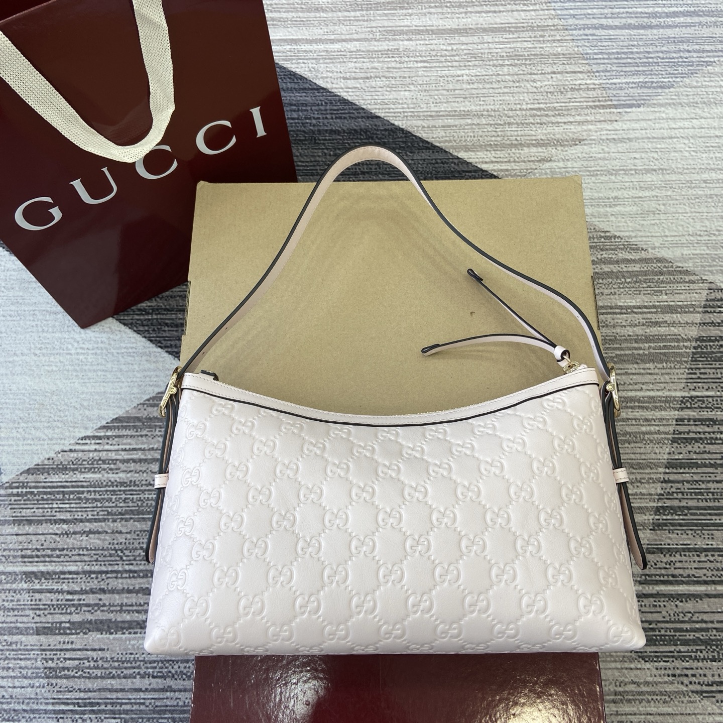 Gucci Emblem Embossed Leather Shoulder Bag, Light Pink, 30cm x 19cm x 11cm 3 i1758184565265 2998 0 1