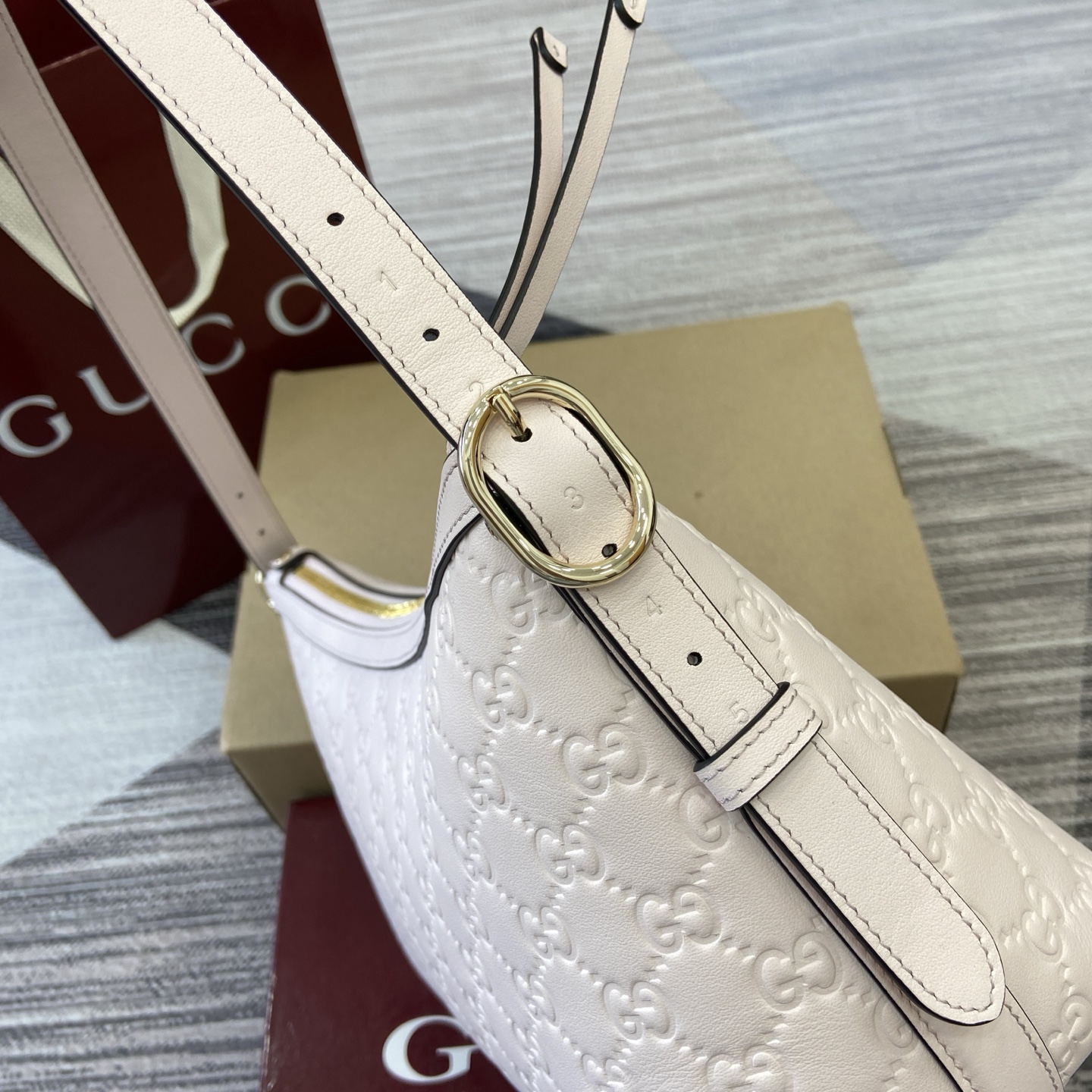 Gucci Emblem Embossed Leather Shoulder Bag, Light Pink, 30cm x 19cm x 11cm 4 i1758184565308 2793 0 2