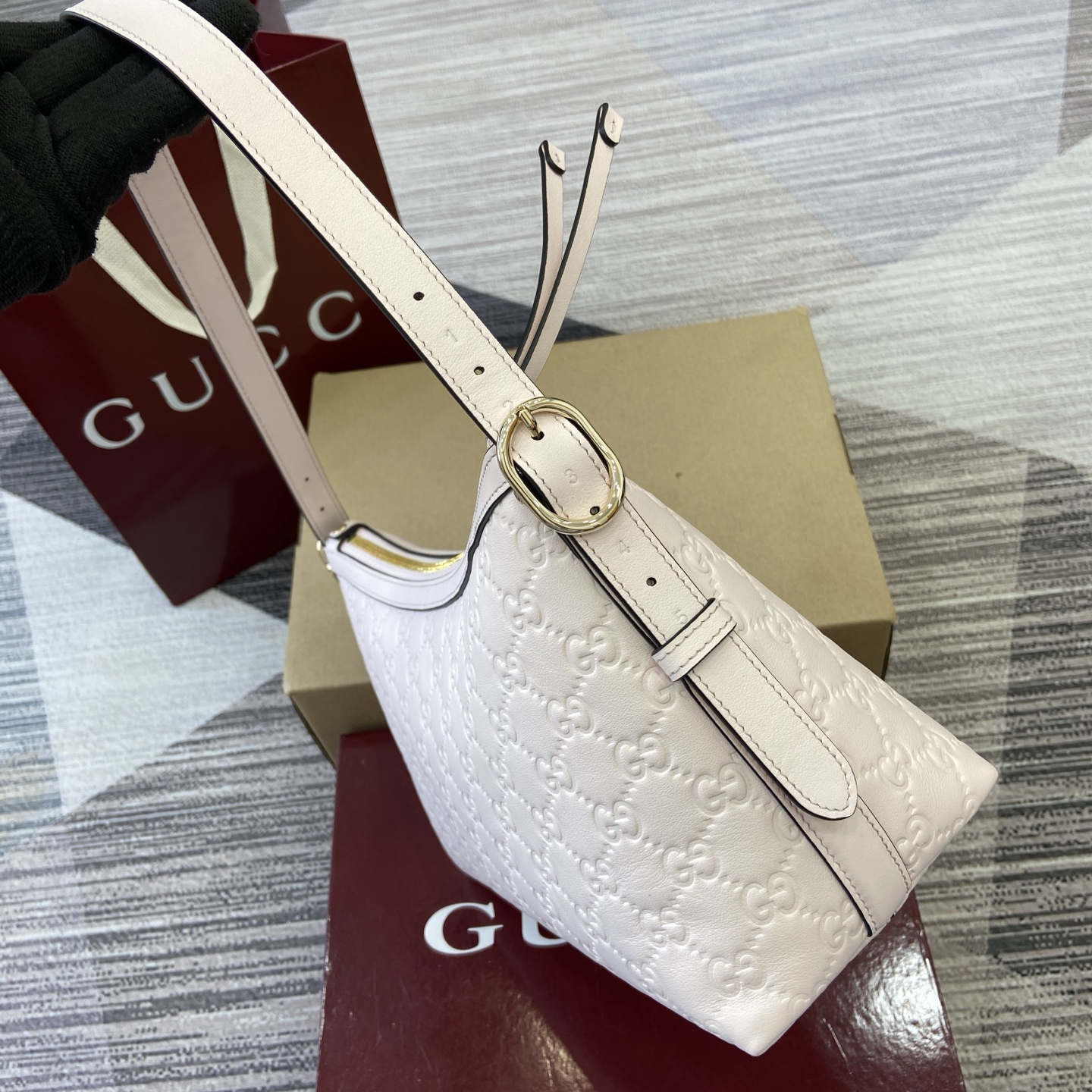 Gucci Emblem Embossed Leather Shoulder Bag, Light Pink, 30cm x 19cm x 11cm 10 i1758184565384 6101 0 8
