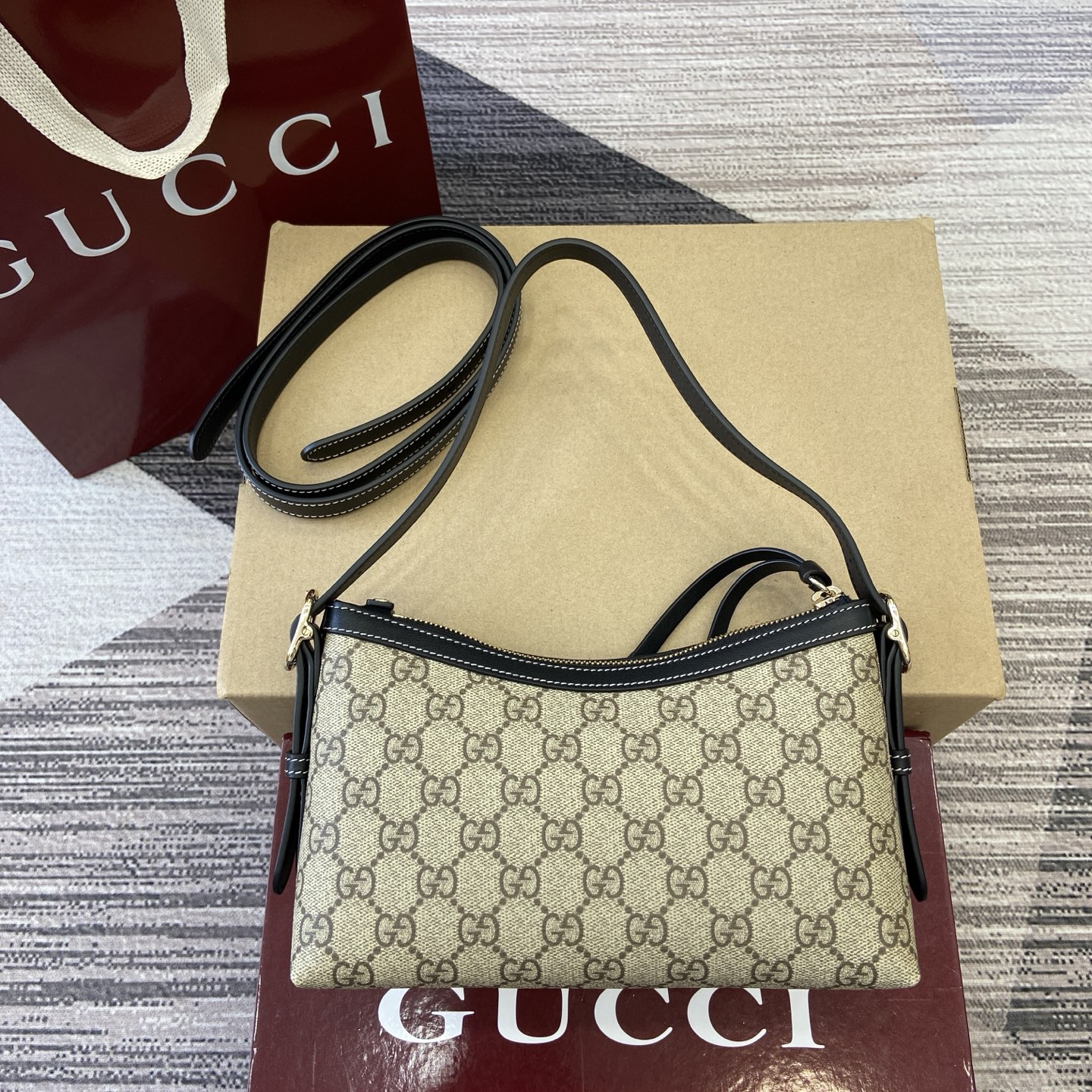 Gucci Emblem Beige & Black Shoulder Bag, GG Supreme Canvas, 22cm x 14cm x 8cm 4 i1758184598180 388 0 1