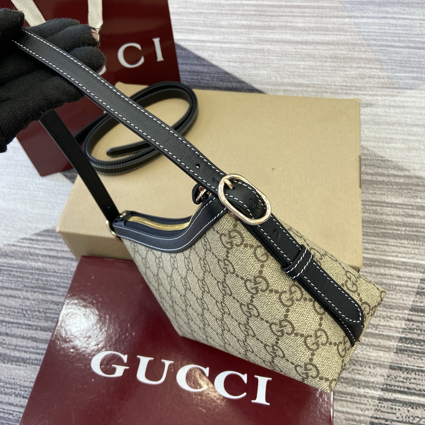 Gucci Emblem Beige & Black Shoulder Bag, GG Supreme Canvas, 22cm x 14cm x 8cm 5 i1758184598198 1859 0 2