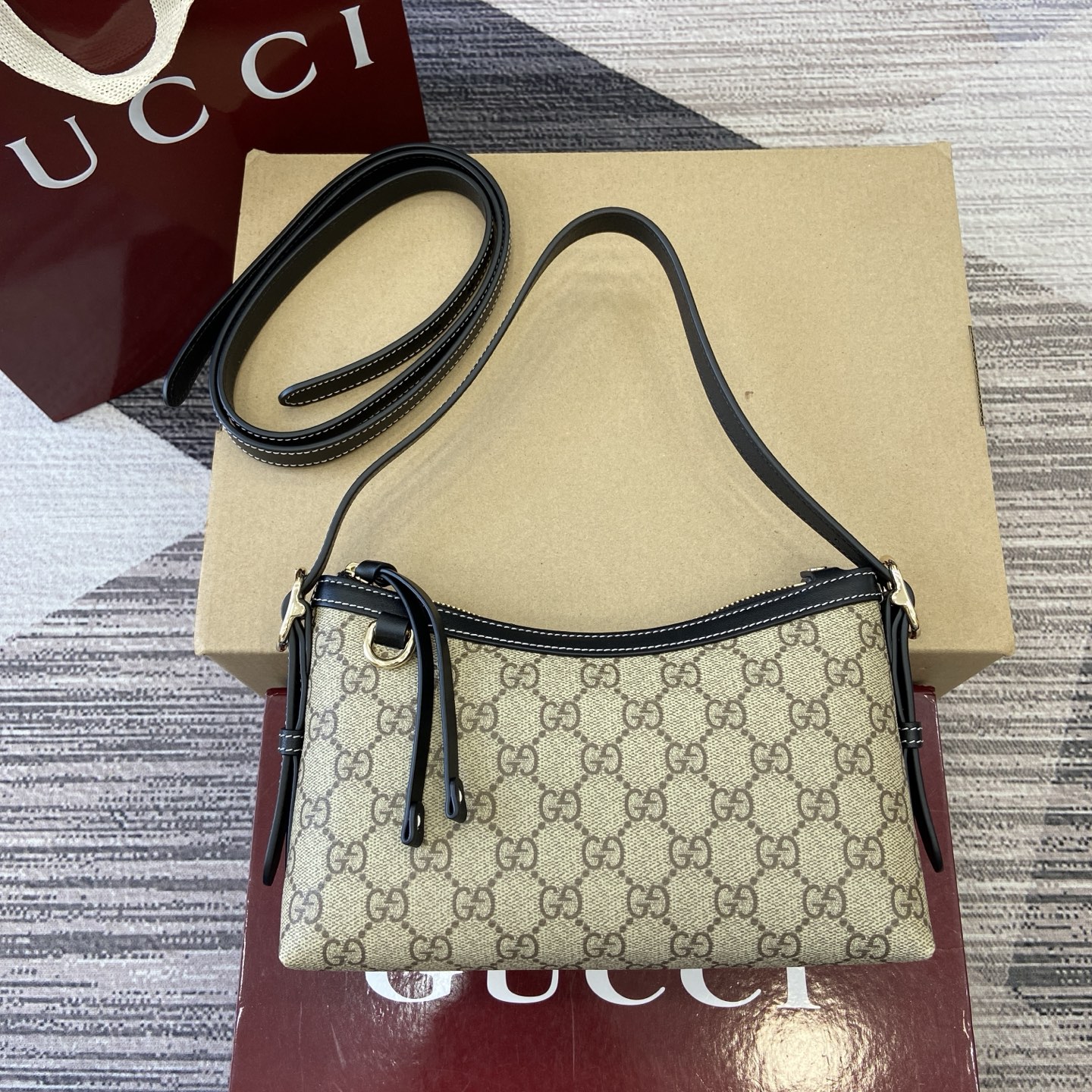 Gucci Emblem Beige & Black Shoulder Bag, GG Supreme Canvas, 22cm x 14cm x 8cm 3 i1758184598216 5603 0 0
