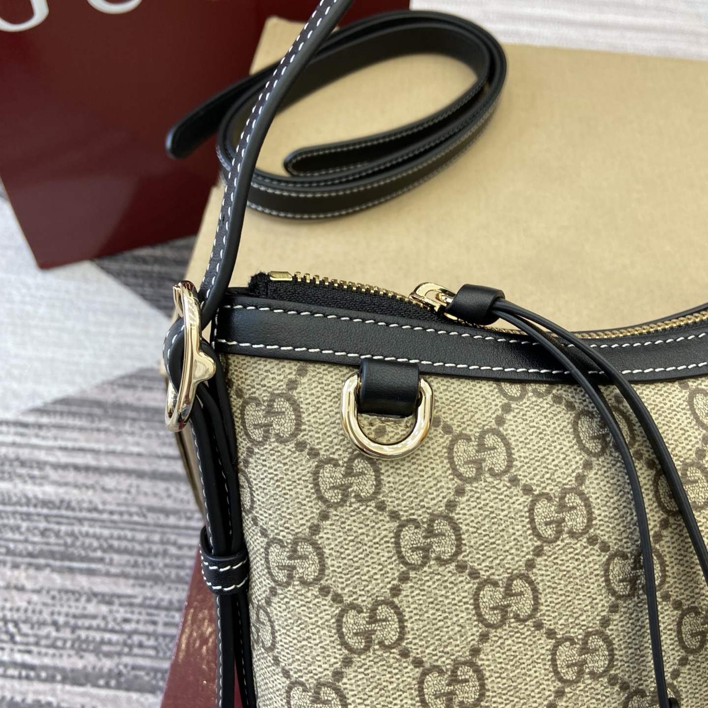 Gucci Emblem Beige & Black Shoulder Bag, GG Supreme Canvas, 22cm x 14cm x 8cm 8 i1758184601533 1227 0 6