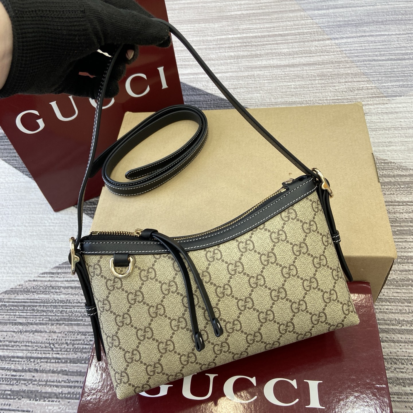 Gucci Emblem Beige & Black Shoulder Bag, GG Supreme Canvas, 22cm x 14cm x 8cm 2 i1758184601754 7387 0 5