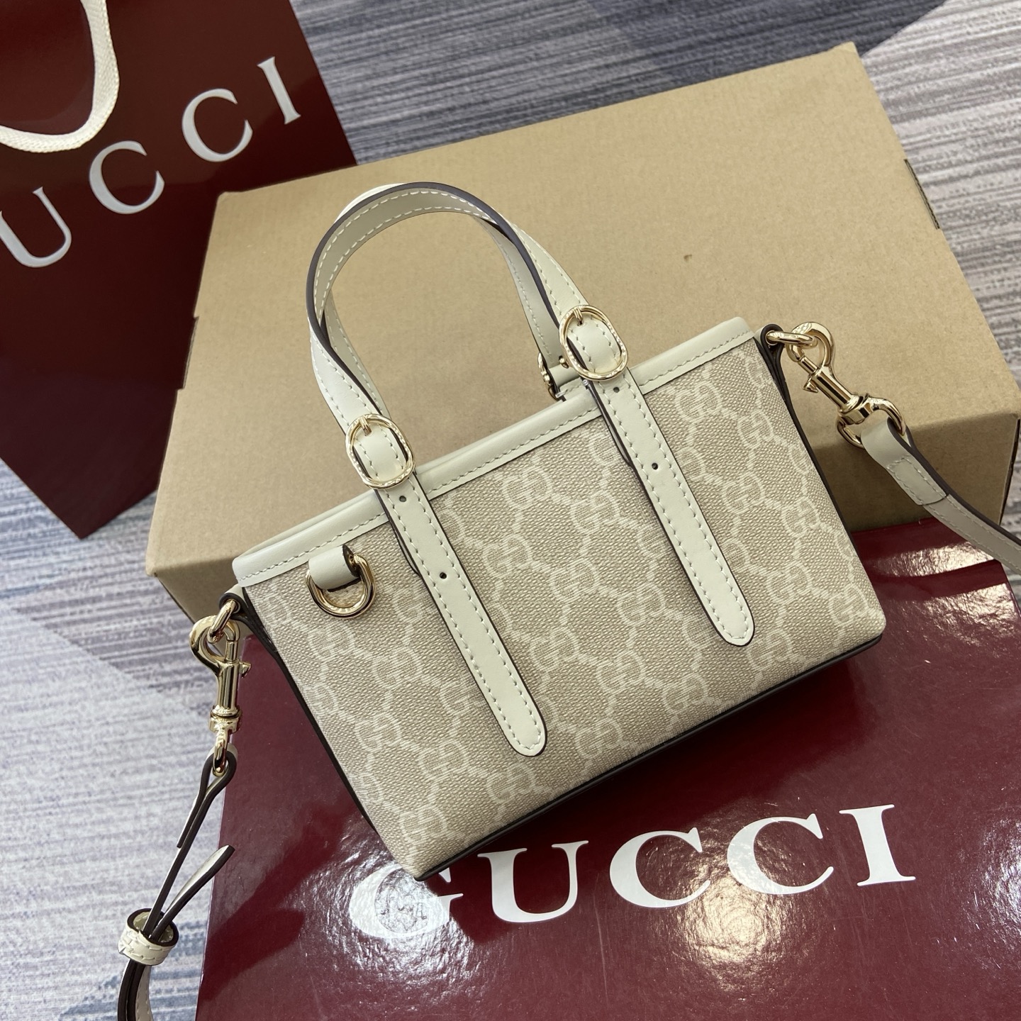 ‼️GG Emblem D 12 50 855491 17.5 x 11 6.5 240/pvc Donna