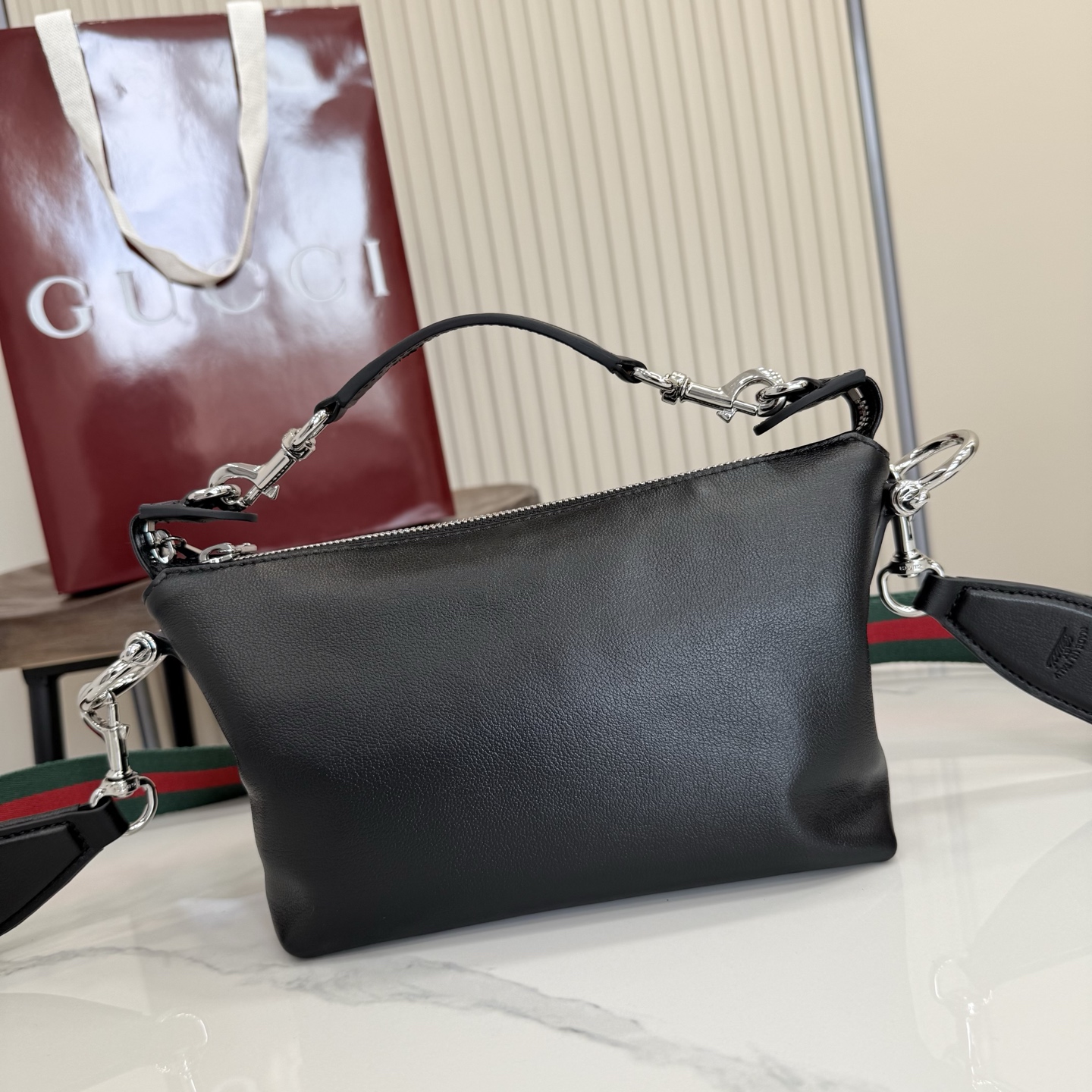 Nuevo número de modelo: 871595 gramos de cuero, tamaño: ancho 25,5 × alto 14 × profundidad 8 cm.
