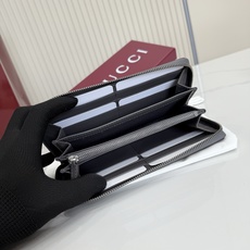 【配全套包装】‼️GG Emblem系列以饰GG印花压纹图案光面牛皮革焕新演绎品牌历久弥新的优雅风范和精 【配全套包装】‼️GG Emblem系列以饰GG印花压纹图案光面牛皮革焕新演绎品牌历久弥新的优雅风范和精