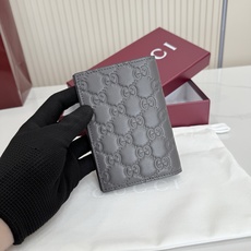 【配全套包装】‼️GG Emblem系列以饰GG印花压纹图案光面牛皮革焕新演绎品牌历久弥新的优雅风范和精 【配全套包装】‼️GG Emblem系列以饰GG印花压纹图案光面牛皮革焕新演绎品牌历久弥新的优雅风范和精