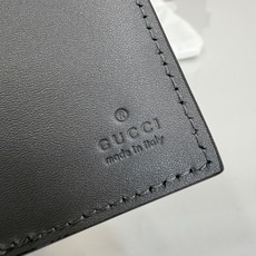 【配全套包装】‼️GG Emblem系列以饰GG印花压纹图案光面皮革焕新演绎品牌历久弥新的优雅风范和精湛 【配全套包装】‼️GG Emblem系列以饰GG印花压纹图案光面皮革焕新演绎品牌历久弥新的优雅风范和精湛