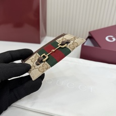 【配全套包装】‼️Generation Gucci古驰世代系列深入探索品牌的典藏元素,将不同世代的设计融 【配全套包装】‼️Generation Gucci古驰世代系列深入探索品牌的典藏元素,将不同世代的设计融