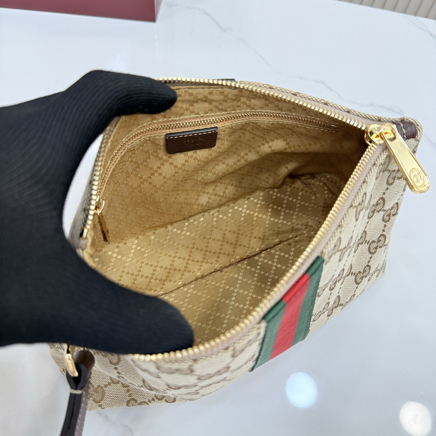 【配全套包装】‼️2026春夏系列全新上市。全新小皮具设计甄选轻盈挺括的GG帆布打造，以复古风格沙色配色