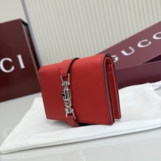 【配全套包装】‼️Generation Gucci系列深入探索品牌的档案代码,将不同世代的设计融合成一个 【配全套包装】‼️Generation Gucci系列深入探索品牌的档案代码,将不同世代的设计融合成一个