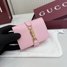 【配全套包装】‼️Generation Gucci系列深入探索品牌的档案代码,将不同世代的设计融合成一个 【配全套包装】‼️Generation Gucci系列深入探索品牌的档案代码,将不同世代的设计融合成一个