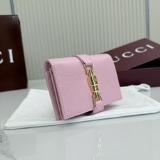 【配全套包装】‼️Generation Gucci系列深入探索品牌的档案代码,将不同世代的设计融合成一个 【配全套包装】‼️Generation Gucci系列深入探索品牌的档案代码,将不同世代的设计融合成一个