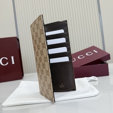 【配全套包装】‼️Generation Gucci 探索品牌的典藏元素,将不同世代的设计融入一个美学叙事 【配全套包装】‼️Generation Gucci 探索品牌的典藏元素,将不同世代的设计融入一个美学叙事