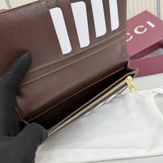 【配全套包装】‼️Generation Gucci 探索品牌的典藏元素,将不同世代的设计融入一个美学叙事 【配全套包装】‼️Generation Gucci 探索品牌的典藏元素,将不同世代的设计融入一个美学叙事