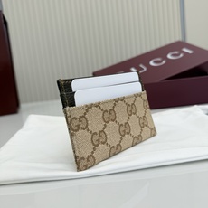 【配全套包装】‼️Generation Gucci深入探索品牌档案代码,将不同世代的设计融合成一种美学叙 【配全套包装】‼️Generation Gucci深入探索品牌档案代码,将不同世代的设计融合成一种美学叙