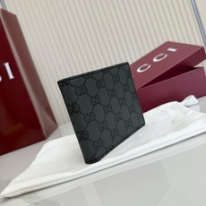 【配全套包装】‼️《Generation Gucci》系列深入探索品牌典藏密码,将不同世代的设计融入一体 【配全套包装】‼️《Generation Gucci》系列深入探索品牌典藏密码,将不同世代的设计融入一体
