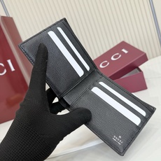 【配全套包装】‼️《Generation Gucci》系列深入探索品牌典藏密码,将不同世代的设计融入一体 【配全套包装】‼️《Generation Gucci》系列深入探索品牌典藏密码,将不同世代的设计融入一体