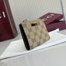 【配全套包装】‼️《Gucci传世》系列深入探索品牌典藏元素,将不同年代的设计融入一体,谱写出一段美学传 【配全套包装】‼️《Gucci传世》系列深入探索品牌典藏元素,将不同年代的设计融入一体,谱写出一段美学传