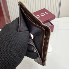 【配全套包装】‼️《Gucci传世》系列深入探索品牌典藏元素,将不同年代的设计融入一体,谱写出一段美学传 【配全套包装】‼️《Gucci传世》系列深入探索品牌典藏元素,将不同年代的设计融入一体,谱写出一段美学传