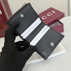 【配全套包装】‼️《Gucci传世》系列深入探索品牌典藏元素,将不同年代的设计融入一体,谱写出一段美学传 【配全套包装】‼️《Gucci传世》系列深入探索品牌典藏元素,将不同年代的设计融入一体,谱写出一段美学传