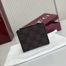 【配全套包装】‼️《Gucci传世》系列深入探索品牌典藏元素,将不同年代的设计融入一体,谱写出一段美学传 【配全套包装】‼️《Gucci传世》系列深入探索品牌典藏元素,将不同年代的设计融入一体,谱写出一段美学传