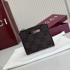 【配全套包装】‼️《Gucci传世》系列深入探索品牌典藏元素,将不同年代的设计融入一体,谱写出一段美学传 【配全套包装】‼️《Gucci传世》系列深入探索品牌典藏元素,将不同年代的设计融入一体,谱写出一段美学传