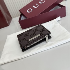 【配全套包装】‼️《Gucci传世》系列深入探索品牌典藏元素,将不同年代的设计融入一体,谱写出一段美学传 【配全套包装】‼️《Gucci传世》系列深入探索品牌典藏元素,将不同年代的设计融入一体,谱写出一段美学传
