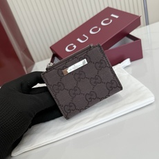 【配全套包装】‼️《Gucci传世》系列深入探索品牌典藏元素,将不同年代的设计融入一体,谱写出一段美学传 【配全套包装】‼️《Gucci传世》系列深入探索品牌典藏元素,将不同年代的设计融入一体,谱写出一段美学传