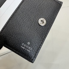 【配全套包装】‼️《Gucci传世》系列深入探索品牌典藏元素,将不同年代的设计融入一体,谱写出一段美学传 【配全套包装】‼️《Gucci传世》系列深入探索品牌典藏元素,将不同年代的设计融入一体,谱写出一段美学传