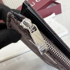 【配全套包装】‼️《Gucci传世》系列深入探索品牌典藏元素,将不同年代的设计融入一体,谱写出一段美学传 【配全套包装】‼️《Gucci传世》系列深入探索品牌典藏元素,将不同年代的设计融入一体,谱写出一段美学传